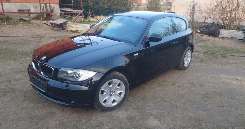 BMW Seria 1 cena 18500 przebieg: 259600, rok produkcji 2011 z Sławno małe 56